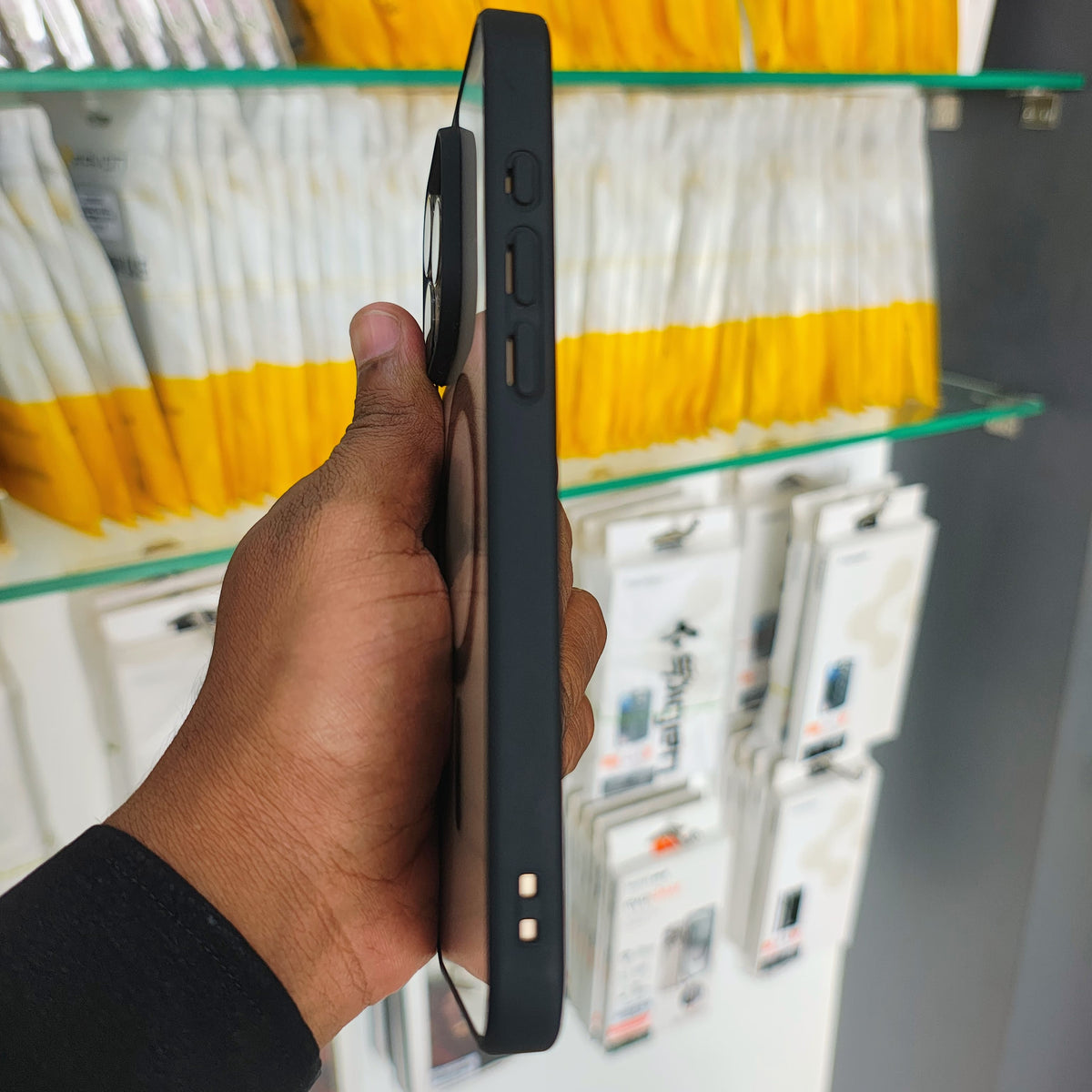 BLACK BORDER MAGSAFE CASE ( 33018 )